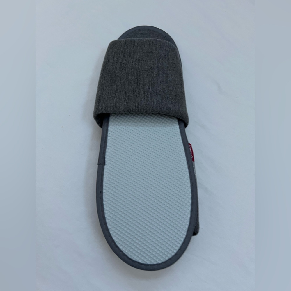 American Nest Slippers 1-size About 11" Gray Knit Texture Packaged Bag NEW - Picture 7 of 8